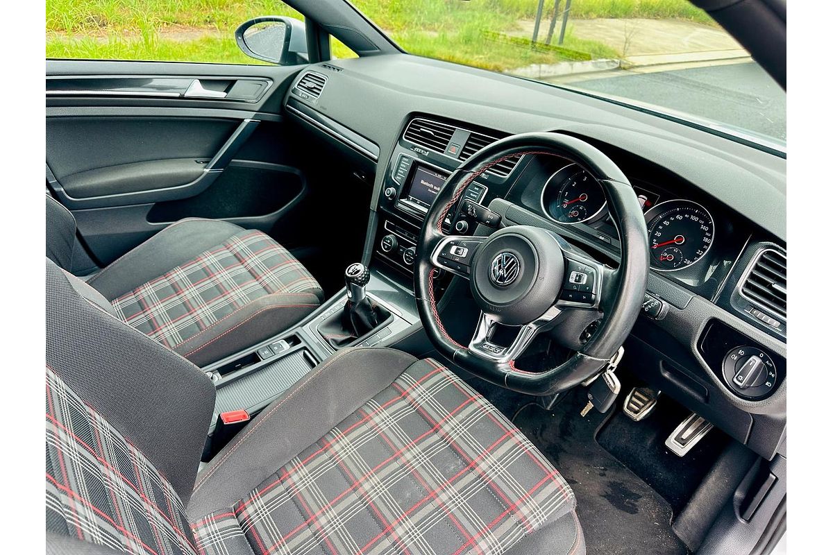 2014 Volkswagen Golf GTI 7