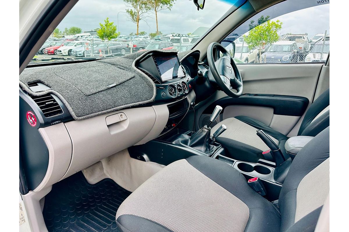 2014 Mitsubishi Triton GLX-R MN 4X4