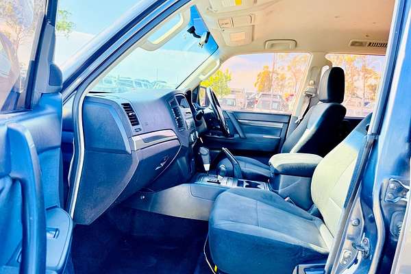 2009 Mitsubishi Pajero GLS NT