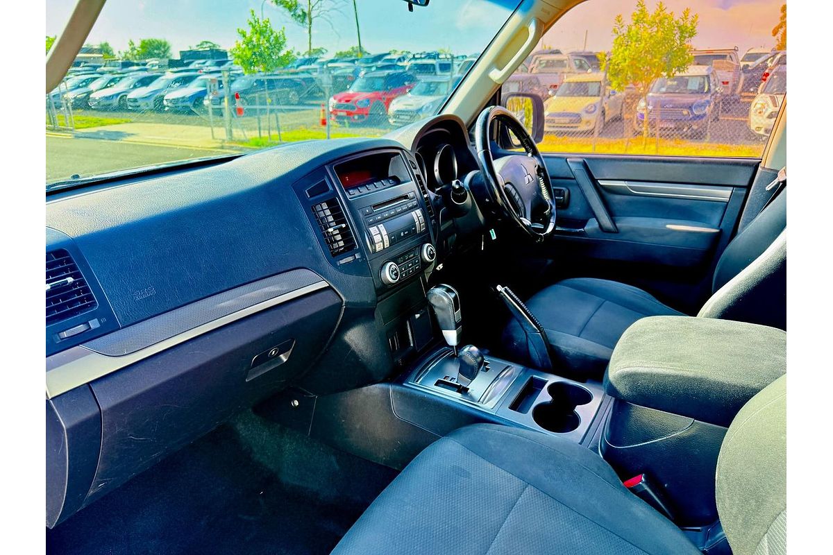 2009 Mitsubishi Pajero GLS NT