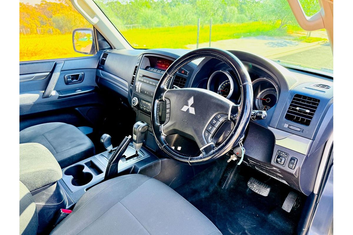2009 Mitsubishi Pajero GLS NT