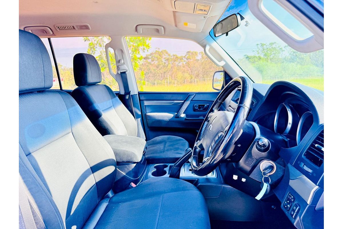 2009 Mitsubishi Pajero GLS NT