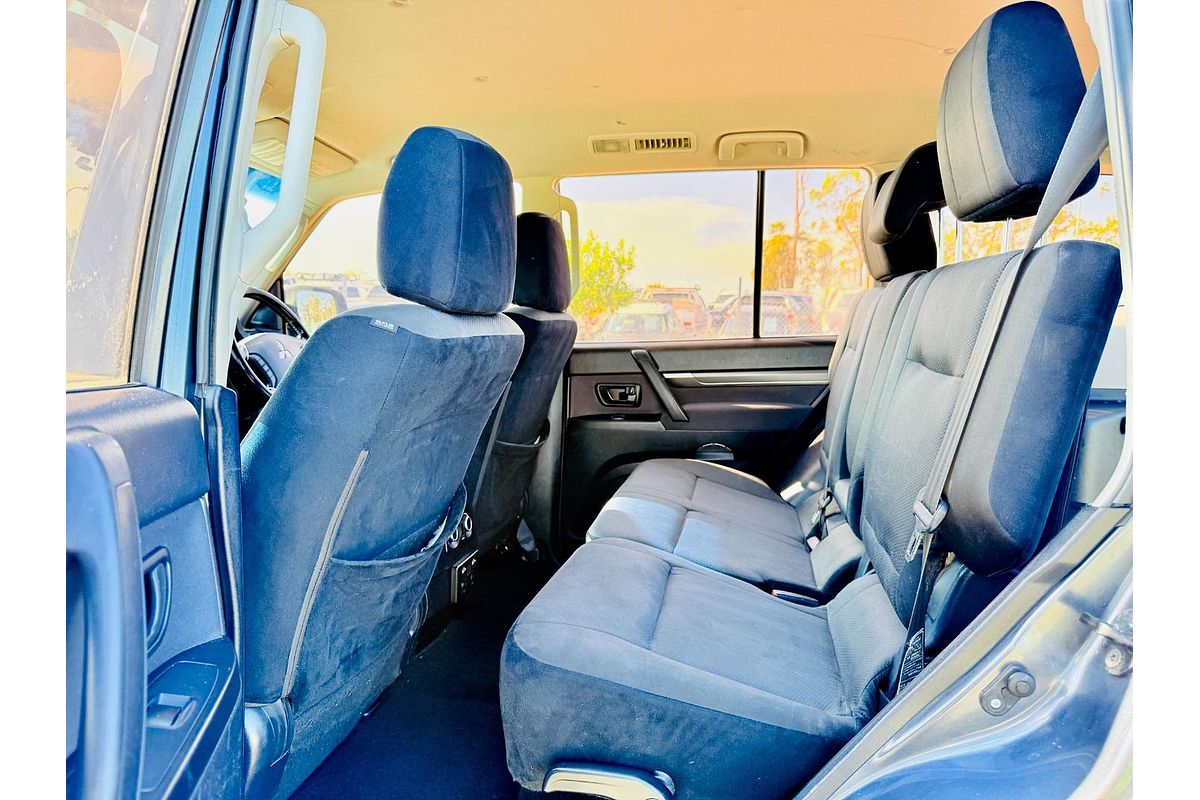 2009 Mitsubishi Pajero GLS NT