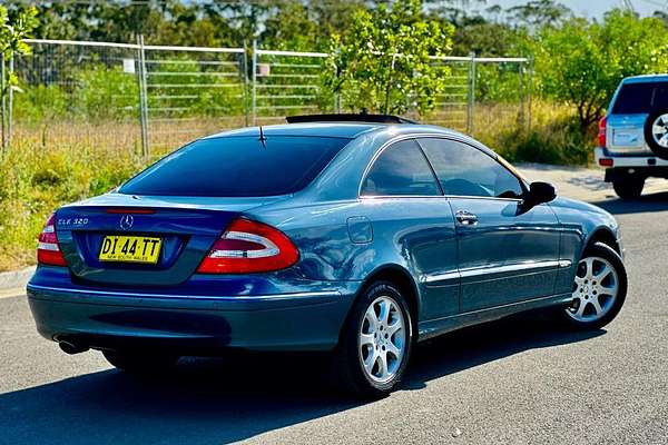2004 Mercedes-Benz CLK-Class CLK320 Elegance C209