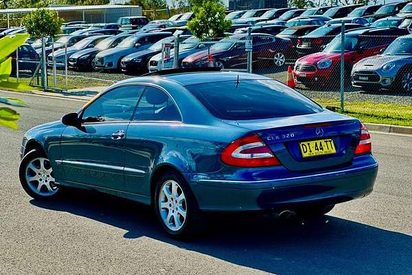 2004 Mercedes-Benz CLK-Class CLK320 Elegance C209