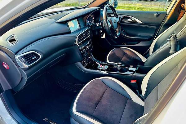 2018 INFINITI Q30 Sport H15