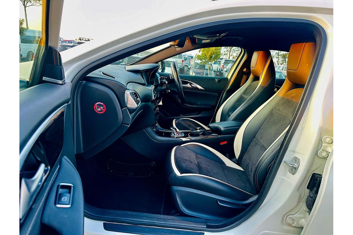 2018 INFINITI Q30 Sport H15