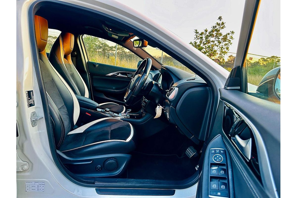 2018 INFINITI Q30 Sport H15