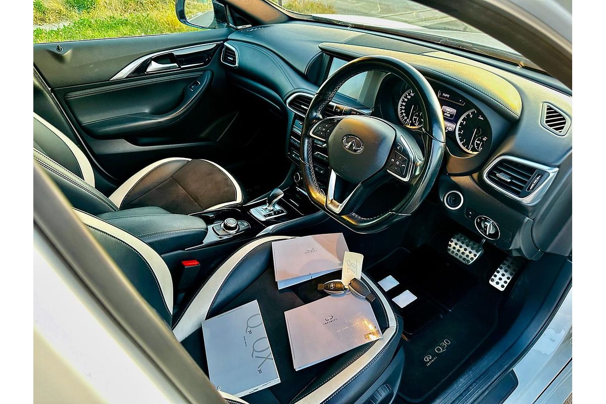 2018 INFINITI Q30 Sport H15