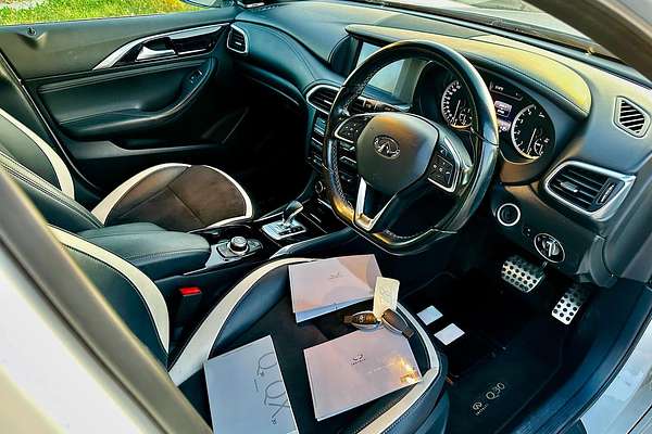 2018 INFINITI Q30 Sport H15