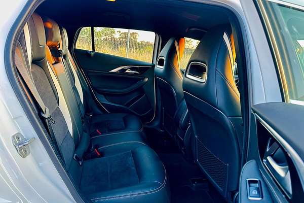2018 INFINITI Q30 Sport H15