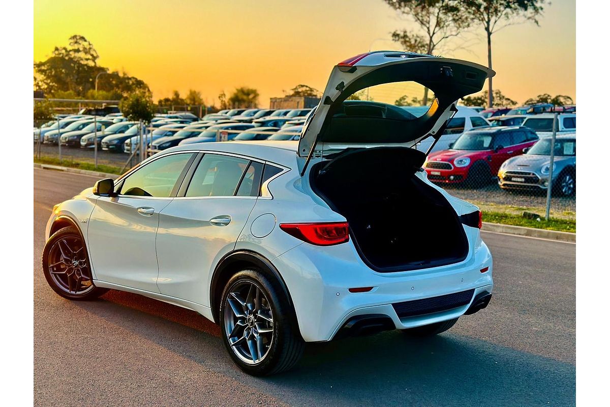 2018 INFINITI Q30 Sport H15