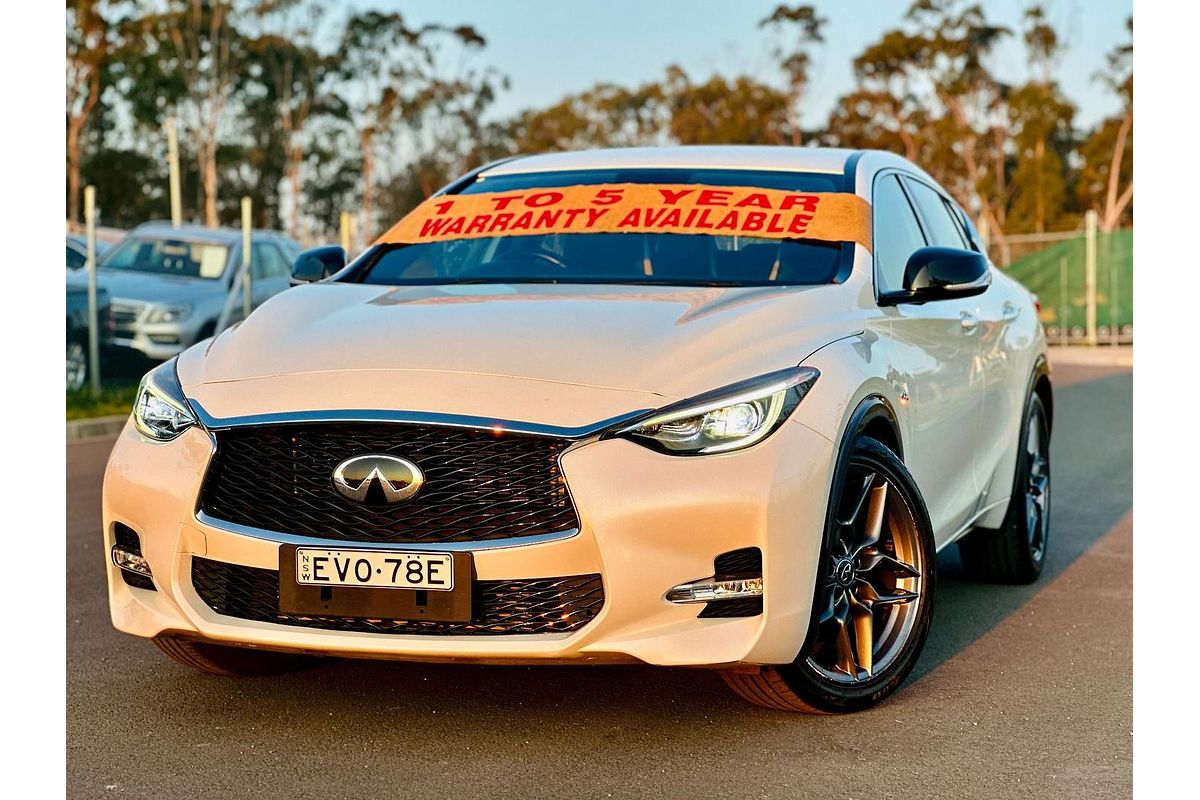 2018 INFINITI Q30 Sport H15