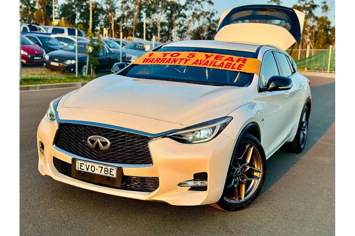 2018 INFINITI Q30 Sport H15