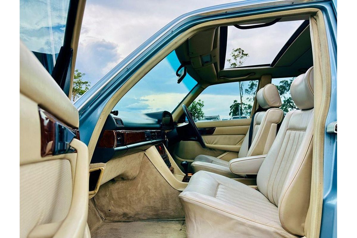1985 Mercedes-Benz 250 W123