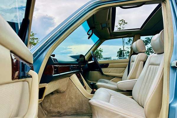 1985 Mercedes-Benz 250 W123