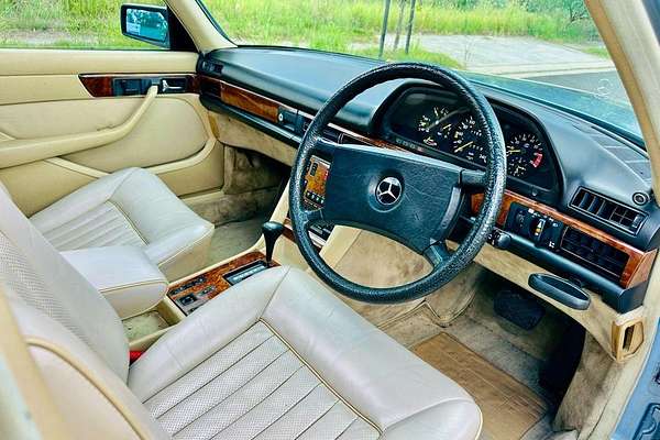 1985 Mercedes-Benz 250 W123