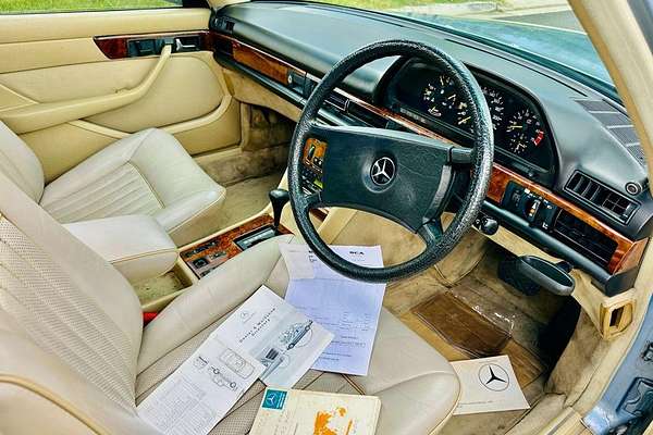 1985 Mercedes-Benz 250 W123