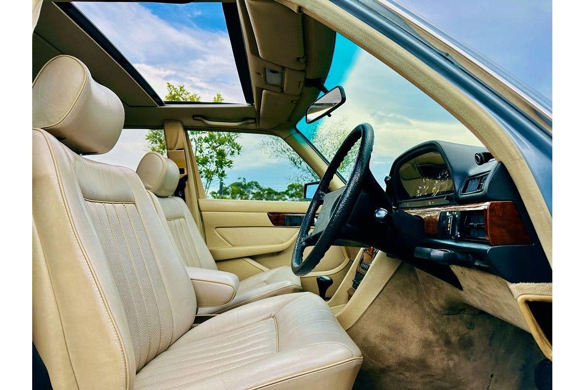 1985 Mercedes-Benz 250 W123