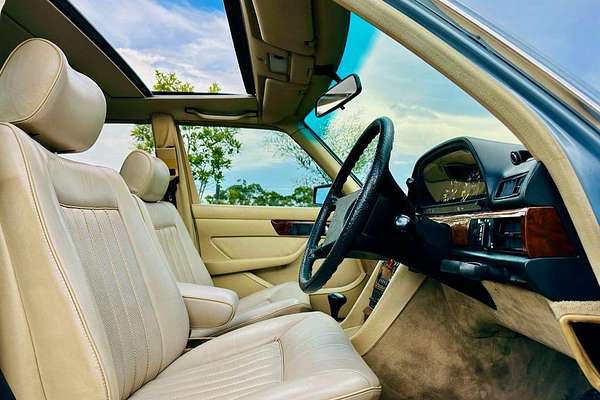 1985 Mercedes-Benz 250 W123