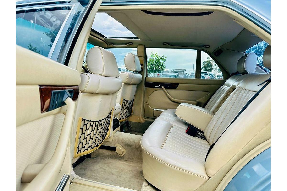 1985 Mercedes-Benz 250 W123