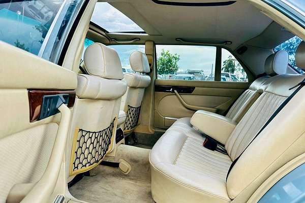 1985 Mercedes-Benz 250 W123