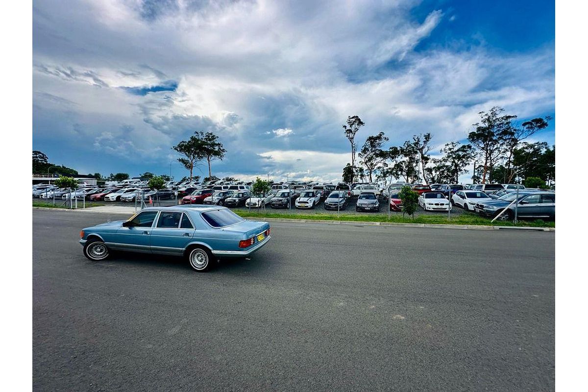 1985 Mercedes-Benz 250 W123