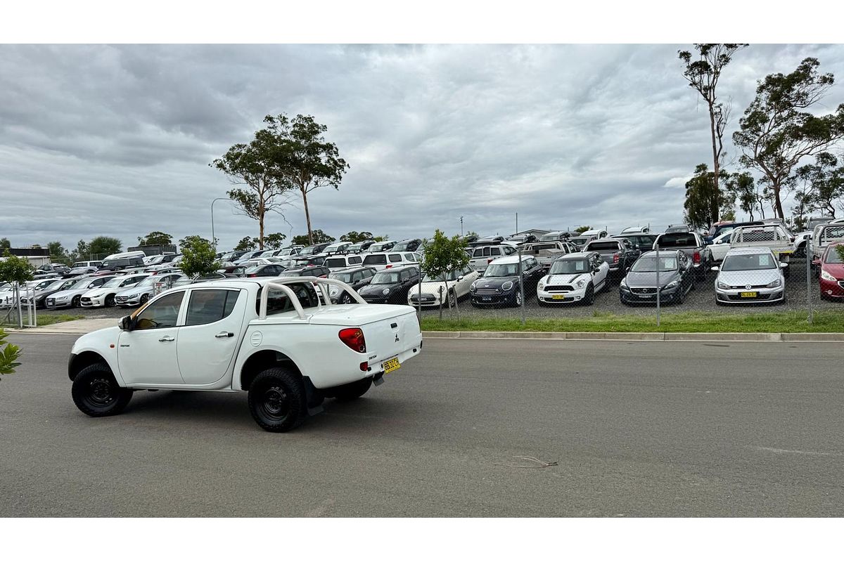 2009 Mitsubishi Triton GLX-R ML 4X4