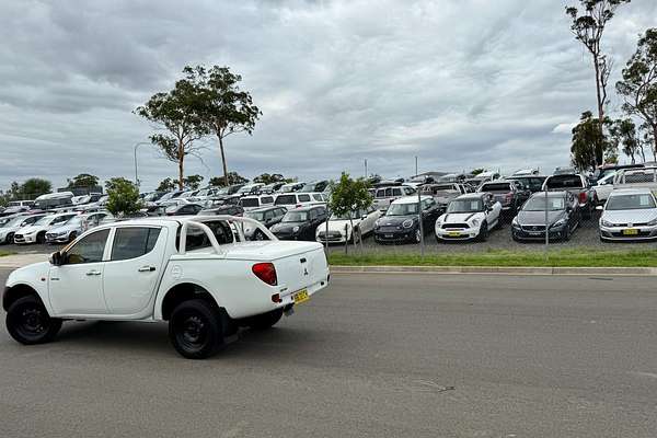 2009 Mitsubishi Triton GLX-R ML 4X4