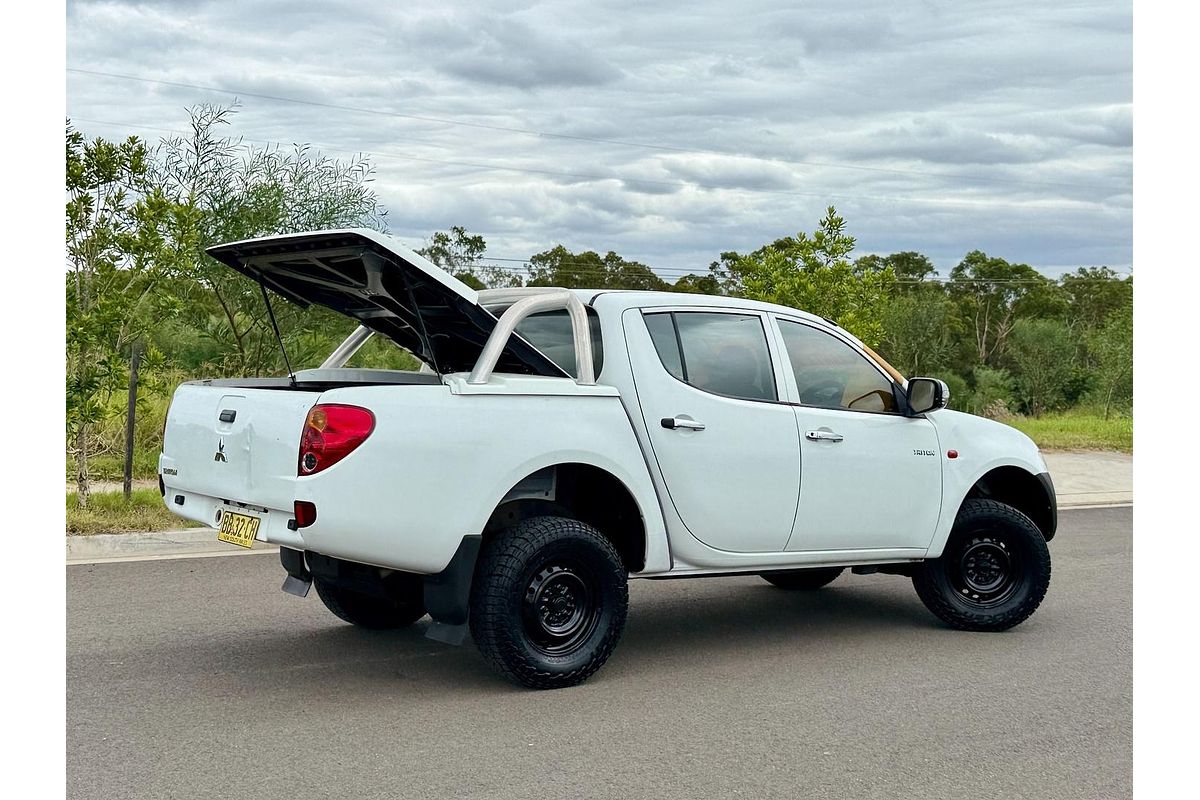 2009 Mitsubishi Triton GLX-R ML 4X4