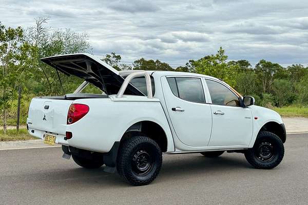 2009 Mitsubishi Triton GLX-R ML 4X4