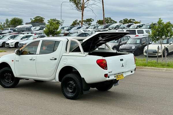 2009 Mitsubishi Triton GLX-R ML 4X4