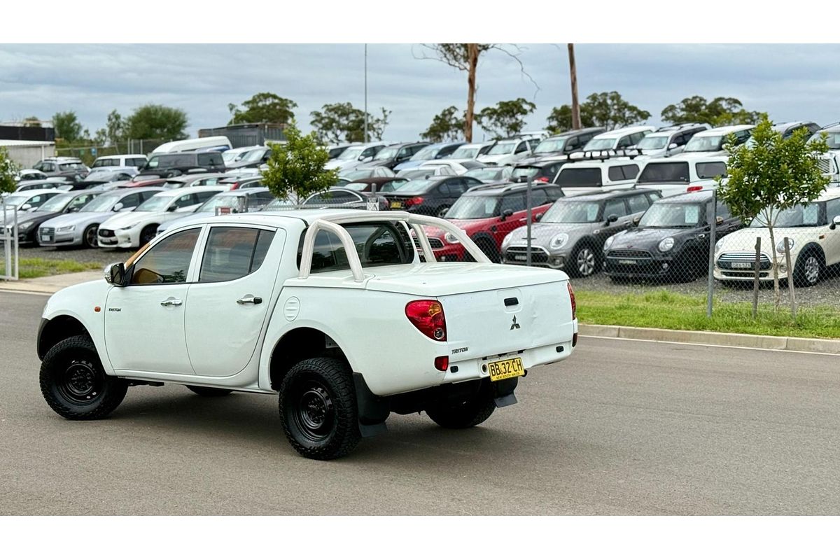 2009 Mitsubishi Triton GLX-R ML 4X4