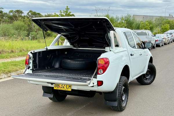2009 Mitsubishi Triton GLX-R ML 4X4