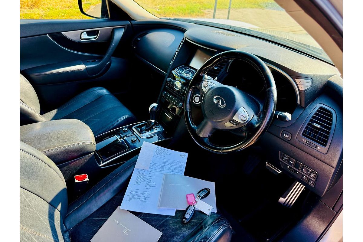2014 INFINITI QX70 GT S51