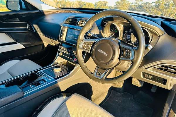 2016 Jaguar XE 20d R-Sport X760