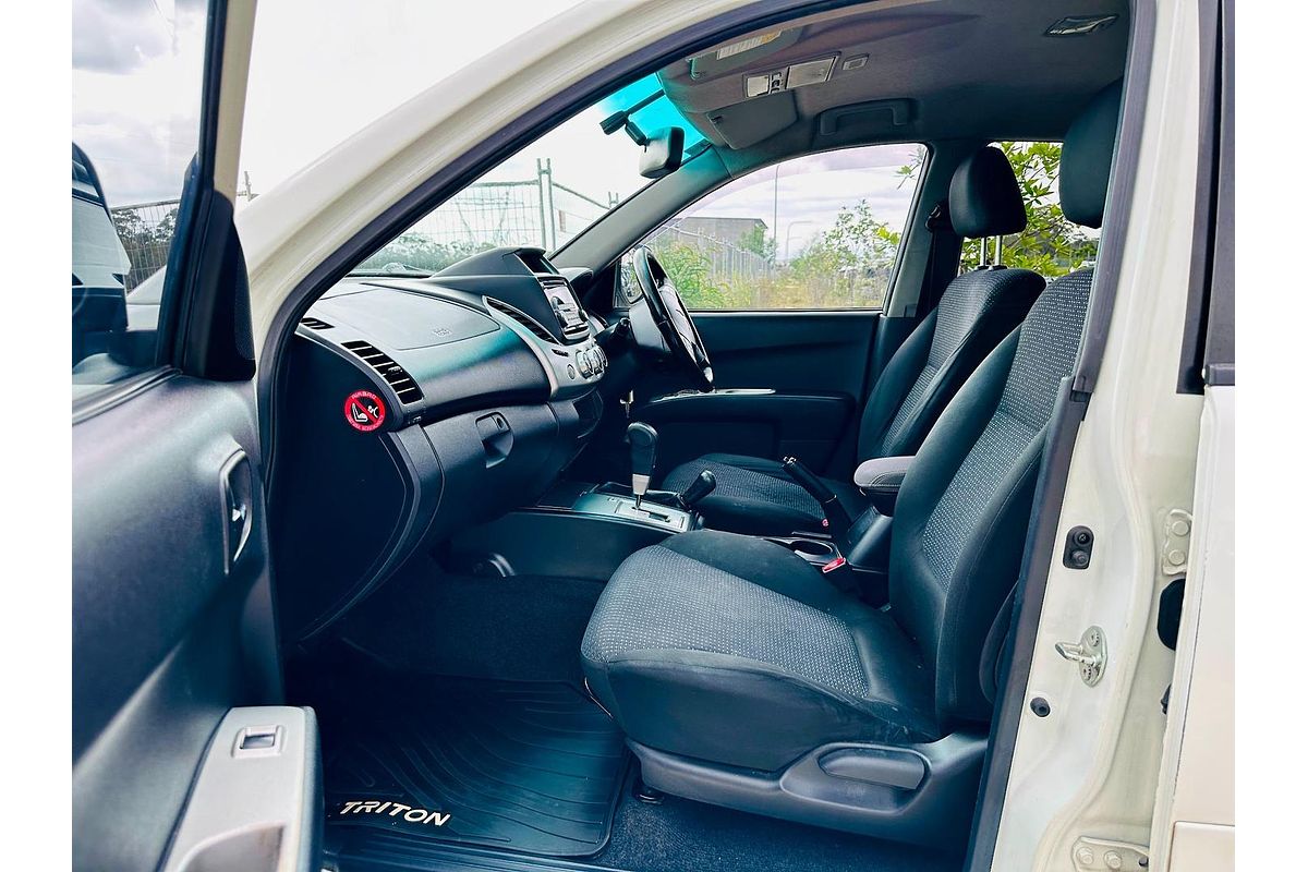 2014 Mitsubishi Triton GLX-R MN 4X4