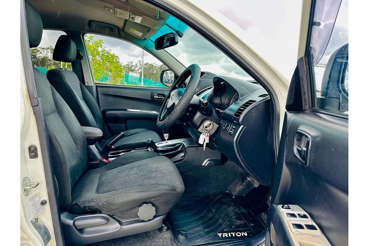 2014 Mitsubishi Triton GLX-R MN 4X4