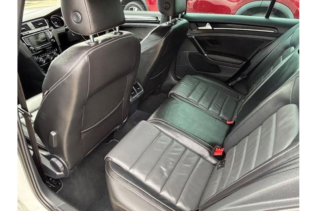 2015 Volkswagen Golf R Wolfsburg Edition 7