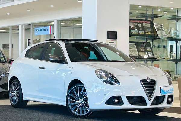 2016 Alfa Romeo Giulietta Distinctive Series 1