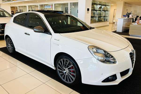 2016 Alfa Romeo Giulietta Distinctive Series 1