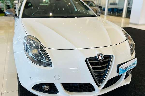 2016 Alfa Romeo Giulietta Distinctive Series 1
