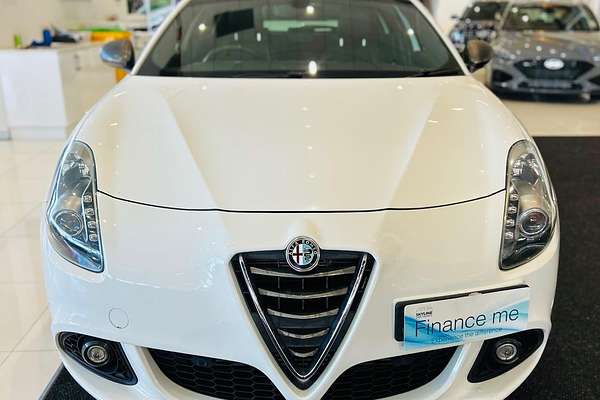 2016 Alfa Romeo Giulietta Distinctive Series 1