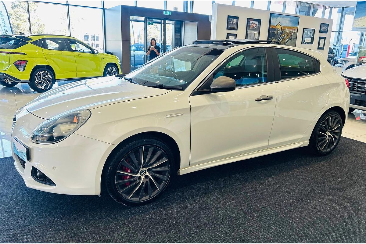 2016 Alfa Romeo Giulietta Distinctive Series 1