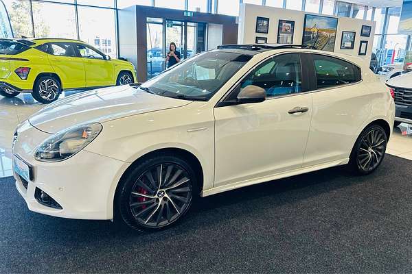 2016 Alfa Romeo Giulietta Distinctive Series 1