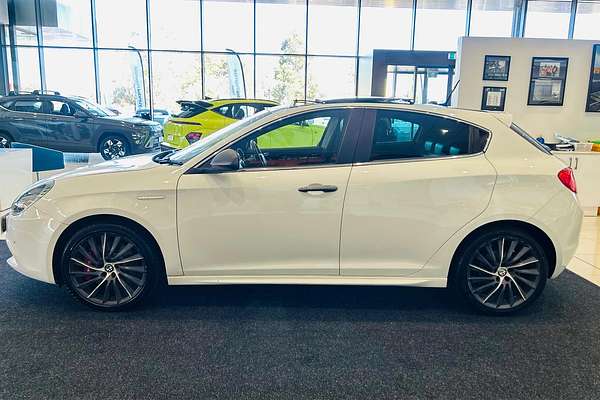2016 Alfa Romeo Giulietta Distinctive Series 1