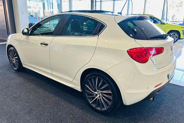2016 Alfa Romeo Giulietta Distinctive Series 1