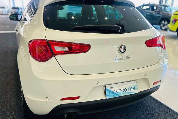 2016 Alfa Romeo Giulietta Distinctive Series 1