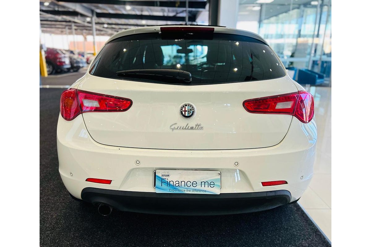 2016 Alfa Romeo Giulietta Distinctive Series 1