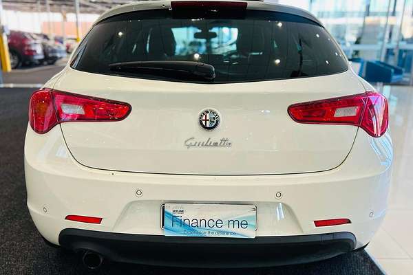 2016 Alfa Romeo Giulietta Distinctive Series 1
